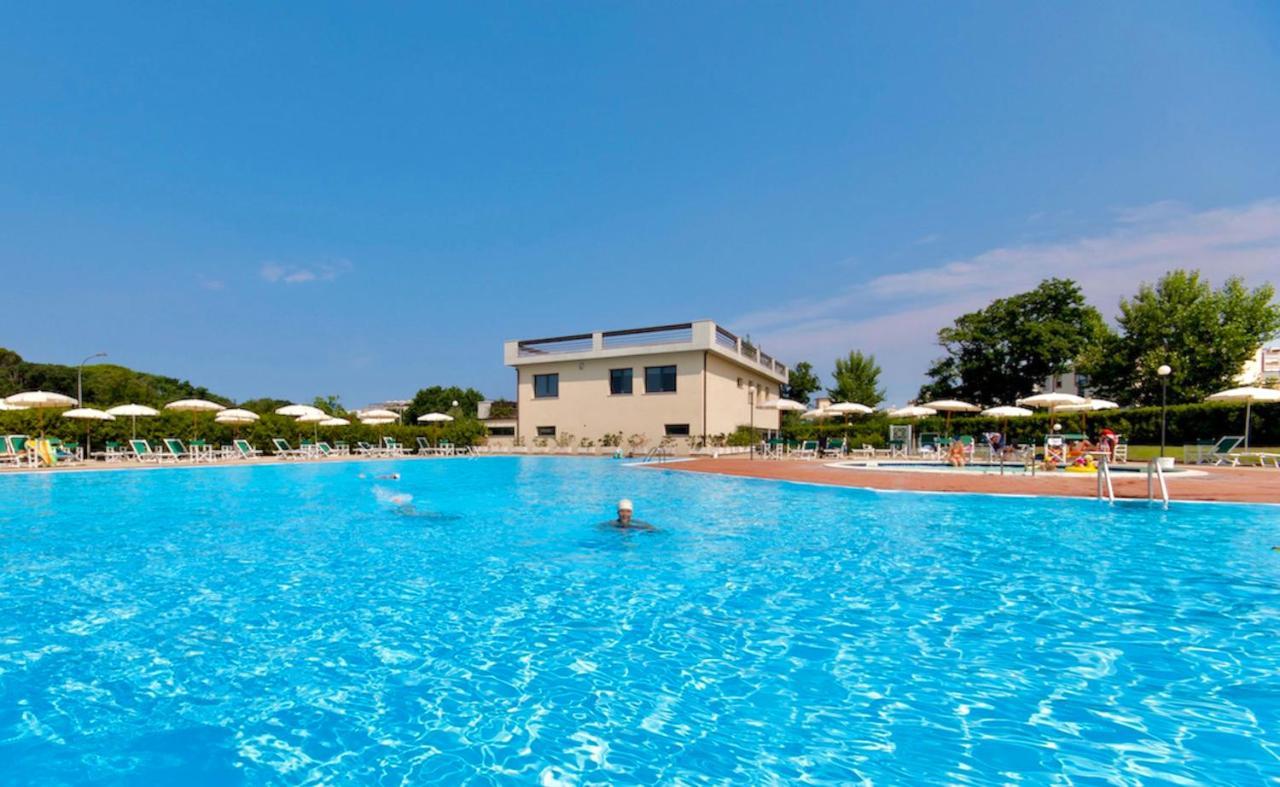 Isa-Apartments 4 Beds In Residence With Swimming-Pool In San Vincenzo, Just 600 Meters From The Sea Exterior photo