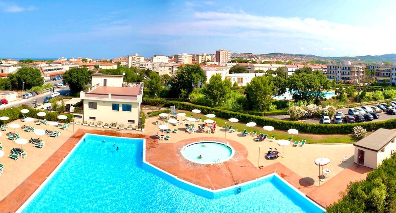 Isa-Apartments 4 Beds In Residence With Swimming-Pool In San Vincenzo, Just 600 Meters From The Sea Exterior photo